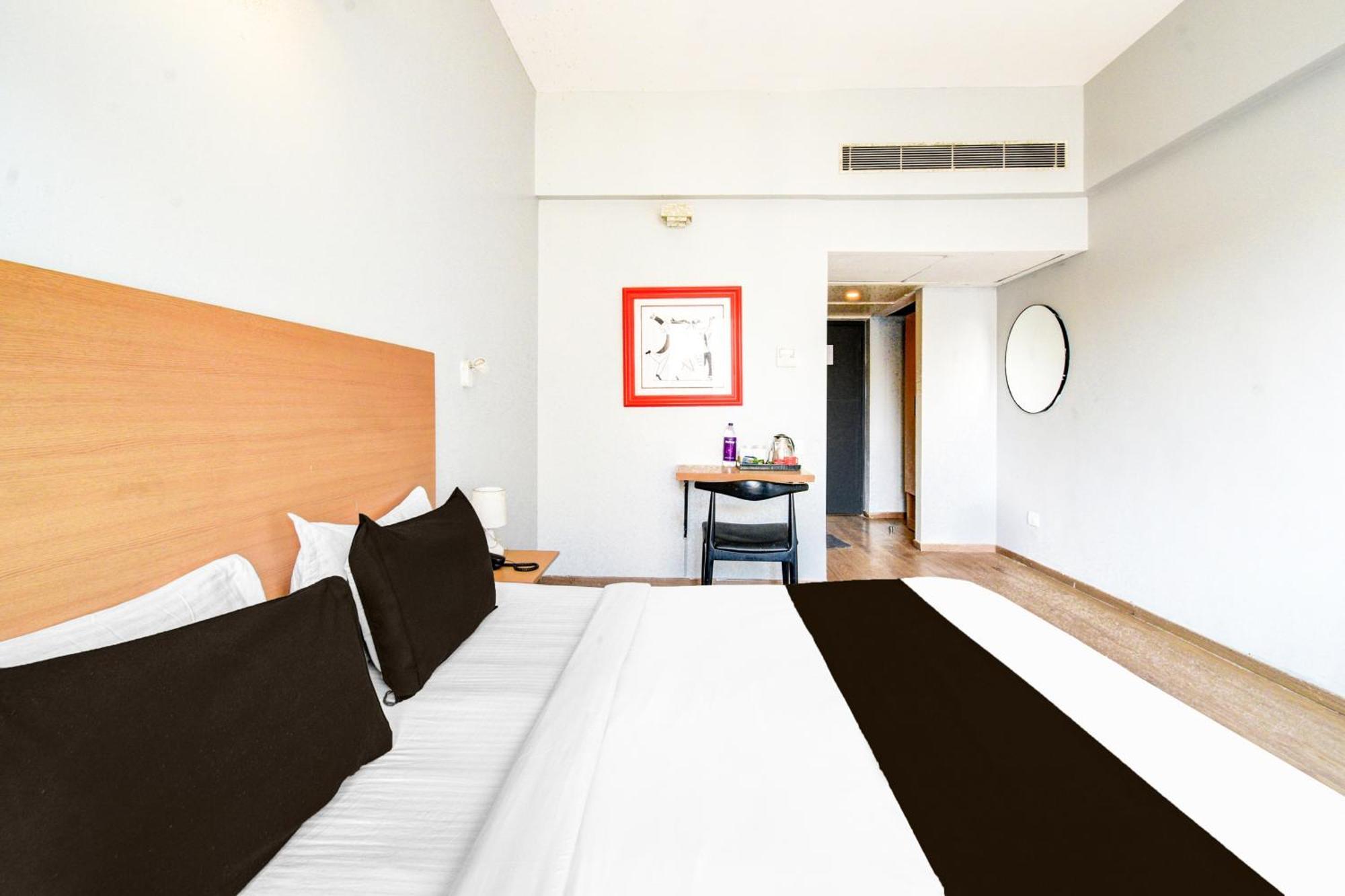 Super Townhouse Lakdikapul Hotel Hyderabad Luaran gambar